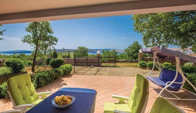 Holiday apartment sea view