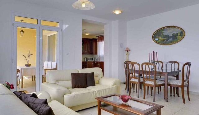 Holiday apartment with balcony and air conditioning in Pula