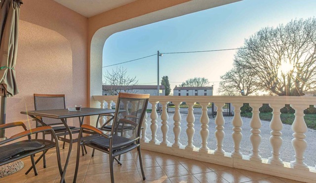Holiday apartment with balcony in Šušnjici