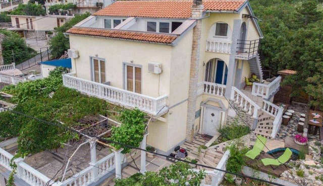 Holiday apartment with lake view and balcony