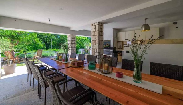 Holiday apartment with pool in idyllic surroundings in Tribalj