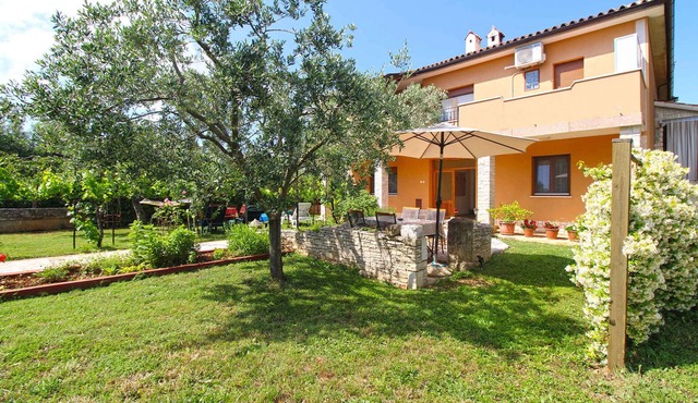 Holiday apartment with parking
