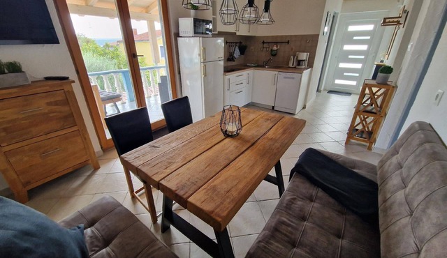 Holiday flat 150m from the beach in Obrovac