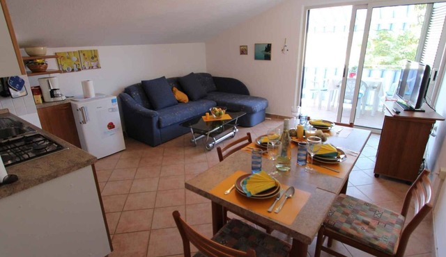 Holiday flat with air conditioning and washing machine in Malinska