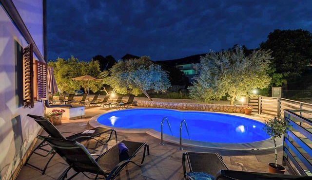 Holiday flat with swimming pool, hot tub and sauna