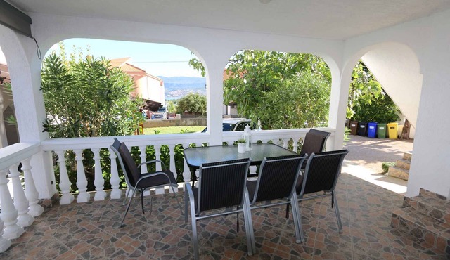 Holiday flat with terrace and air conditioning in Šilo