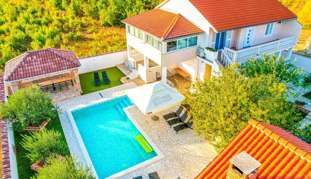 Holiday Home Dinko with pool by Interhome in Pridraga