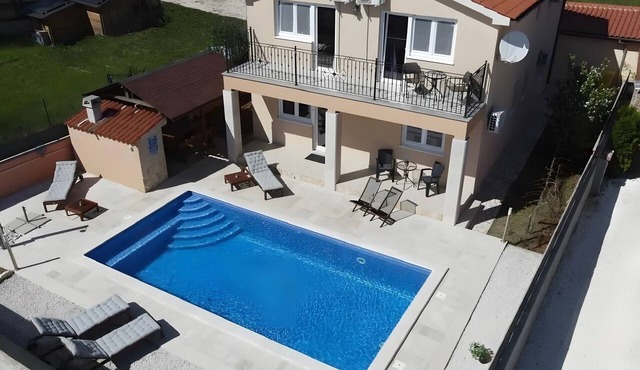Holiday Home 'Dorina' with Private Pool, Wi-Fi, and Air Conditioning in Marčana