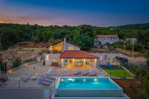 Holiday Home Elora Seaview Private Pool And Garden - Happy Rentals