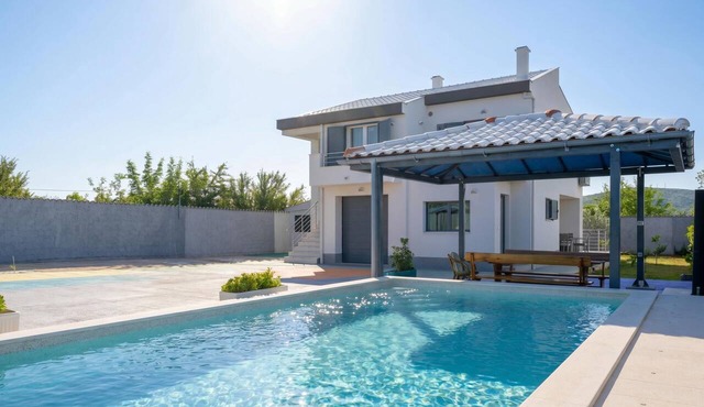 Holiday Home Eros with Pool, Šibenik, Croatia