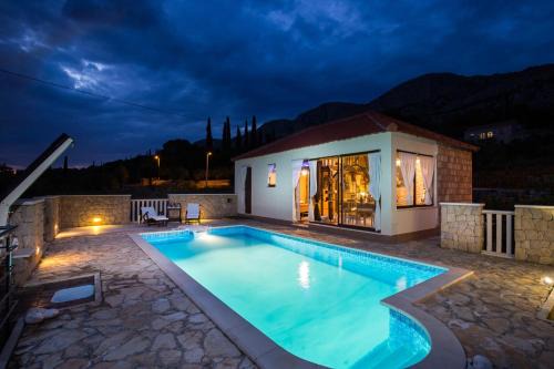 Holiday Home Lazuština Paradise & The Mermaid in Mihanići