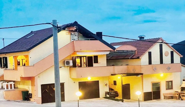 Holiday Home Rocca with pool in Vrgorac