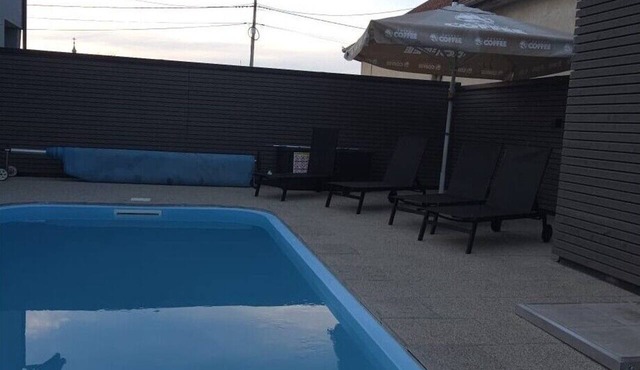 Holiday Home Thesaurum - Four Bedroom Holiday Home with Swimming Pool