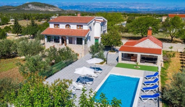 Holiday Home Tonka with pool by Interhome in Donje Rastane