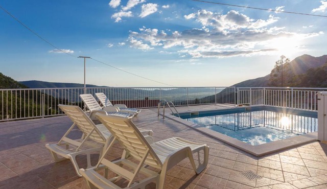Holiday Home Urlović