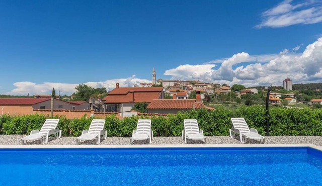 Holiday Home with heated pool in Višnjan in Višnjan