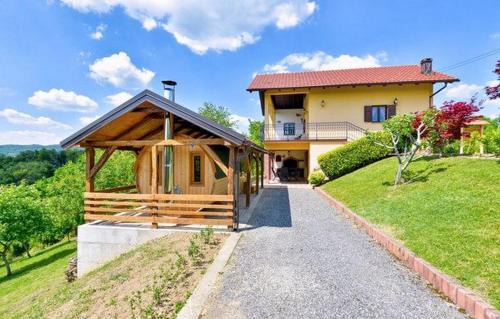 Holiday home with hot tub Glavnica Donja, Zagreb - 23154 in Belovar