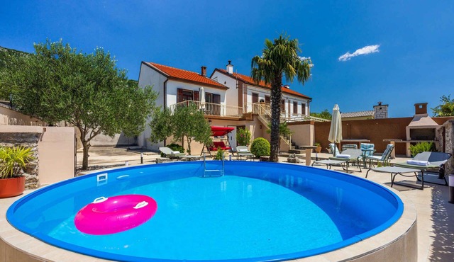 Holiday home with swimming pool and large sun terrace