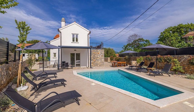 Holiday house ANTICA with heated pool
