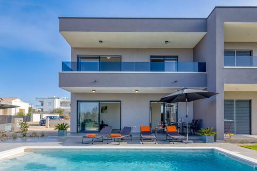 Holiday House Lipa with Private Pool in Peroj
