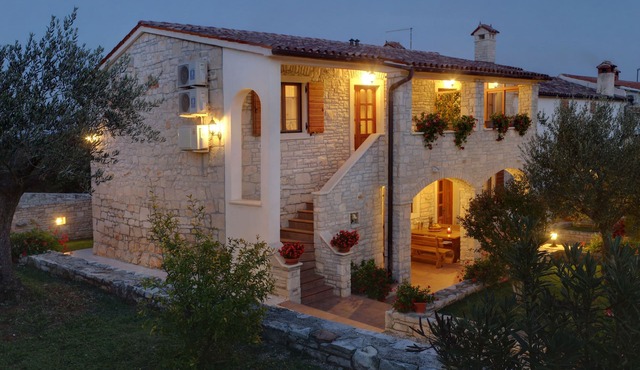 HOLIDAY HOUSE MANUEL- Istrian stone house in a quiet resort next to the sea in KRNICA