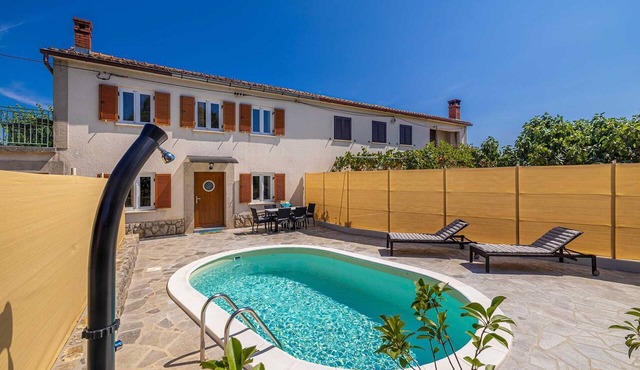 Holiday house SAN LEONARDO with private pool in Bajčići