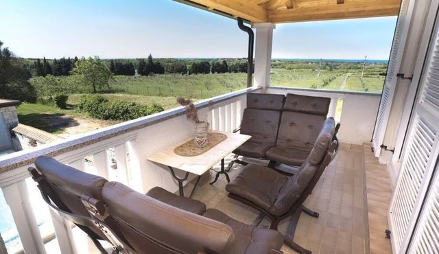Holiday house with a heated pool and a sea view