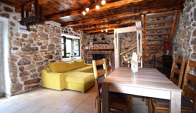 Holiday house with pool in Dobropoljana