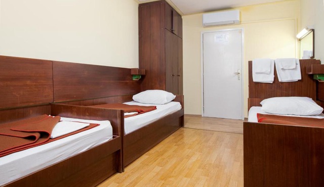 HOTEL KRALJEVICA - zajednička kupaonica - shared bathroom in Kraljevica
