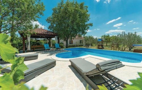 House Back to nature in Drniš