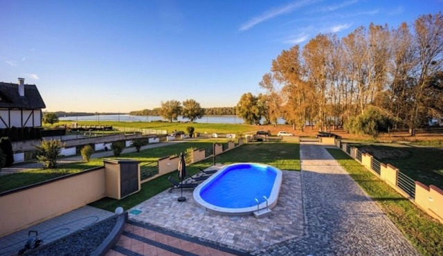 House by the Danube with jacuzzi, sauna, pool, barbecue, and outdoor activities