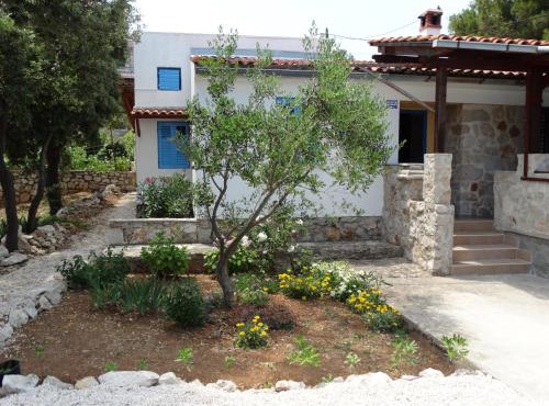 House by the sea in Mali Iž