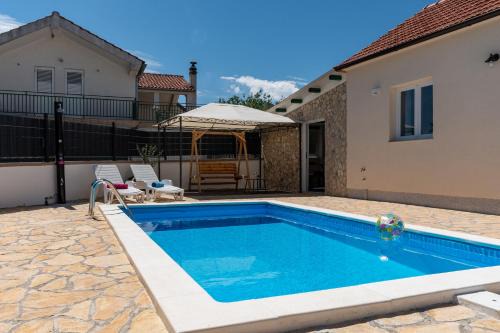 House Mirakul near Krka with Private Pool