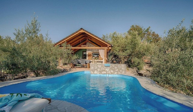 House with pool and whirlpool. directly by the sea - TRAVELER Reiseburo Krk - ID 2137 in Punat