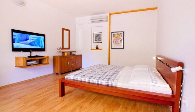 Beautiful Dalmatian style villa with magnificent garden in Bobovisca na moru/Bobovisca at sea