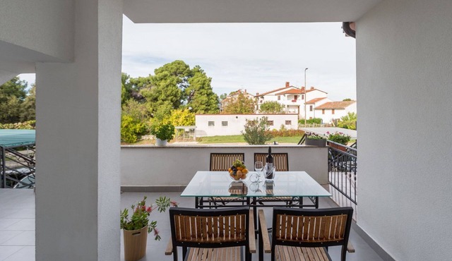 Idyllic flat just 600 metres from the beach with private terrace, WiFi, parking space in Porec