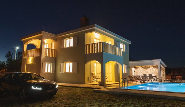 Idyllic Getaway Lovrec Villa with Pool - Five Bedroom Villa with Pool in Lovrec