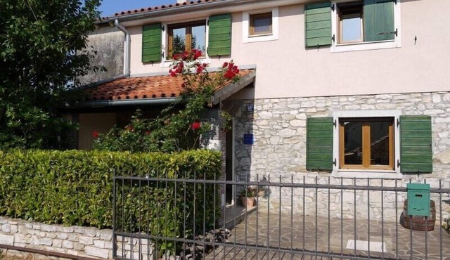 Istria: Stone house in village. 5 min drive to sea, Novigrad - 8km, Porec - 12km in Rogovići