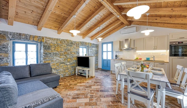 Istrian Casa Sunny Terrace APT w Sauna EV Hot tube, Koper, Slovenia