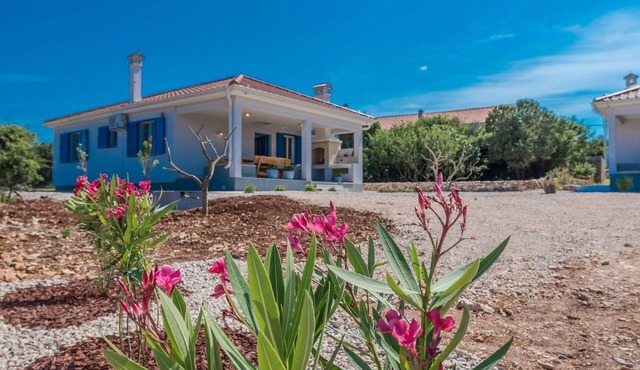 "Ivana" mit Blick auf das Wasser by Interhome in Dugi Otok/Veli Rat