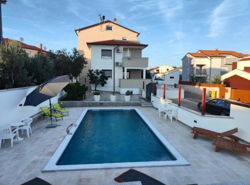 Ivana's Apartments with Amazing Pool Access in Rovinjsko Selo