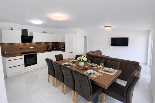 Jacobs Legacy - 4 Bedroom House, Free Parking, near City Center
