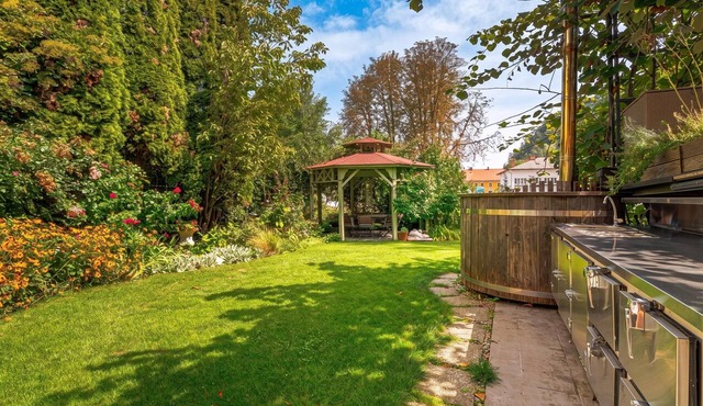 Jana's Garden House with Hot Tub, Kamnik, Slovenia in Kamnik