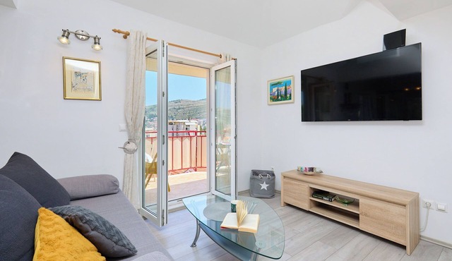 Joyful Place - Three Bedroom Apartment, Sleeps 6