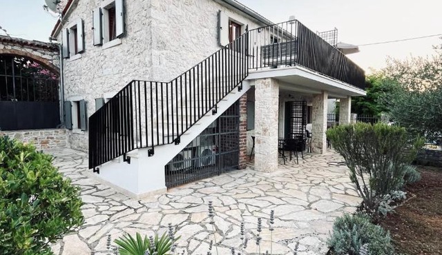 KORONSOVAC House with 4 Apartments in Poreč