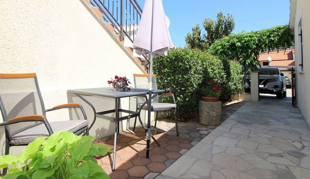 Light-filled apartment just 400 metres from the beach with sea views, WiFi, air conditioning in Porec