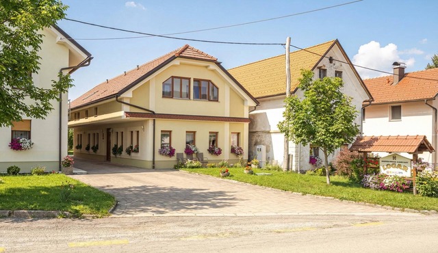 Logar Farm Stay near Lake Cerknica - R2, Grahovo, Slovenia