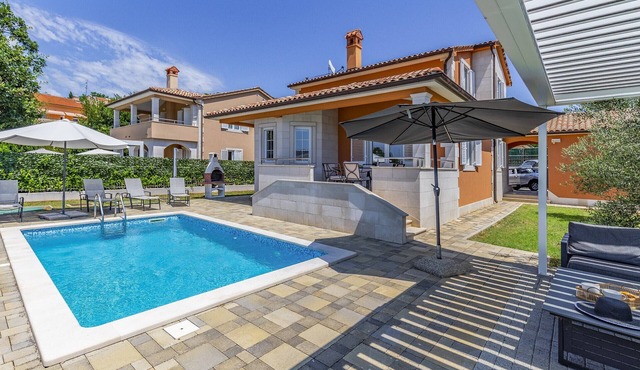 Lotus Elite Villa with Pool & Jacuzzi 4 in Pula