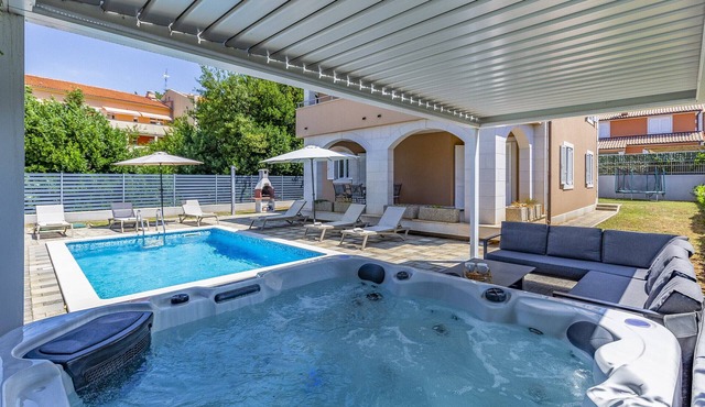 Lotus Elite Villa with Pool & Jacuzzi 1 in Pula