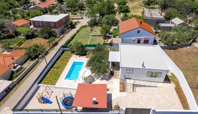 Lovely 2-bedroom villa with WiFi and AC in Slivnica in Slivnica